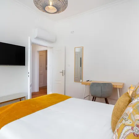 Whome Modern Luxury In Lisbon's Historic Center Апартаменти *